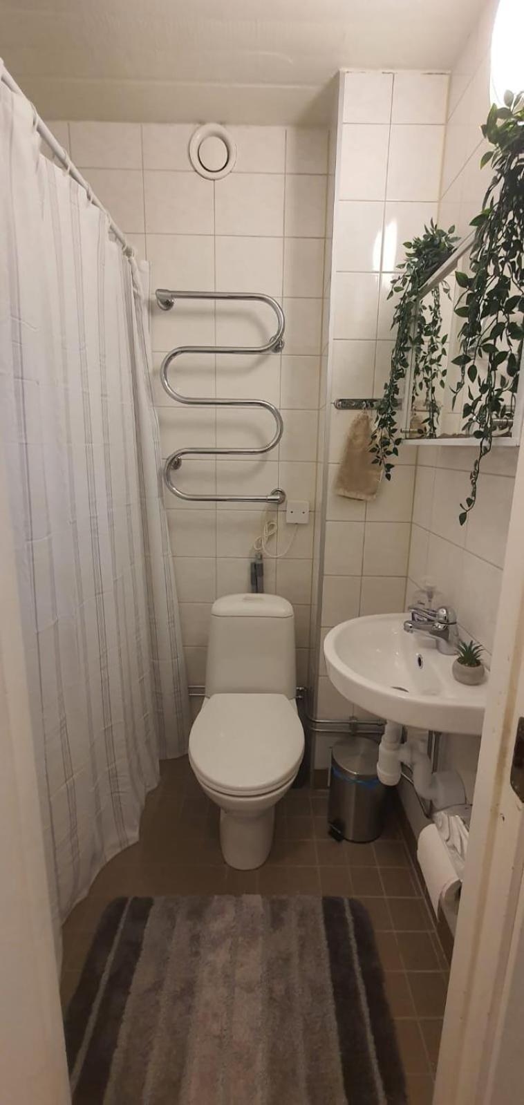 Beautiful Basement Apartment, Very Private And Close To The Metro Stockholm Exteriör bild