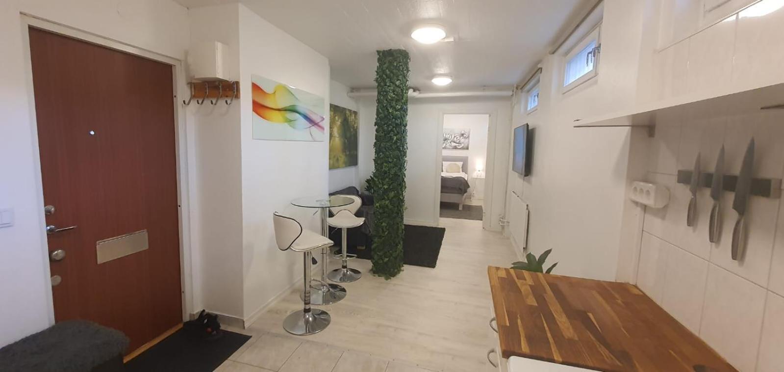 Beautiful Basement Apartment, Very Private And Close To The Metro Stockholm Exteriör bild