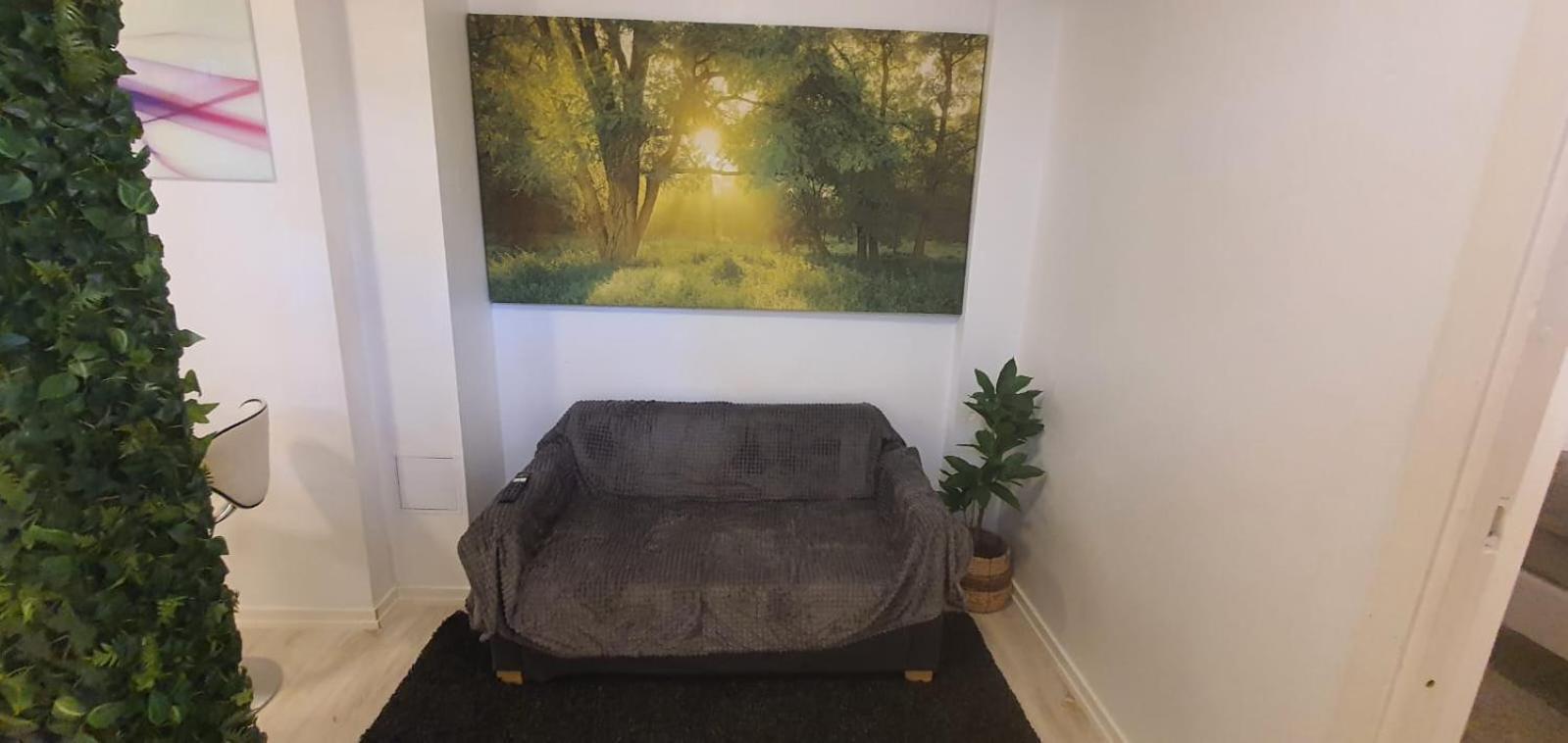 Beautiful Basement Apartment, Very Private And Close To The Metro Stockholm Exteriör bild